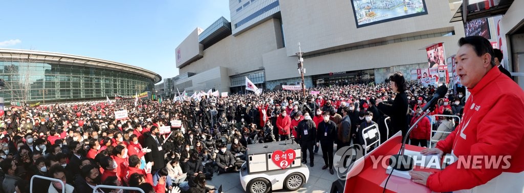 코로나 대확산에도 '구름인파'…여야후보 불꽃 유세 대결(종합)