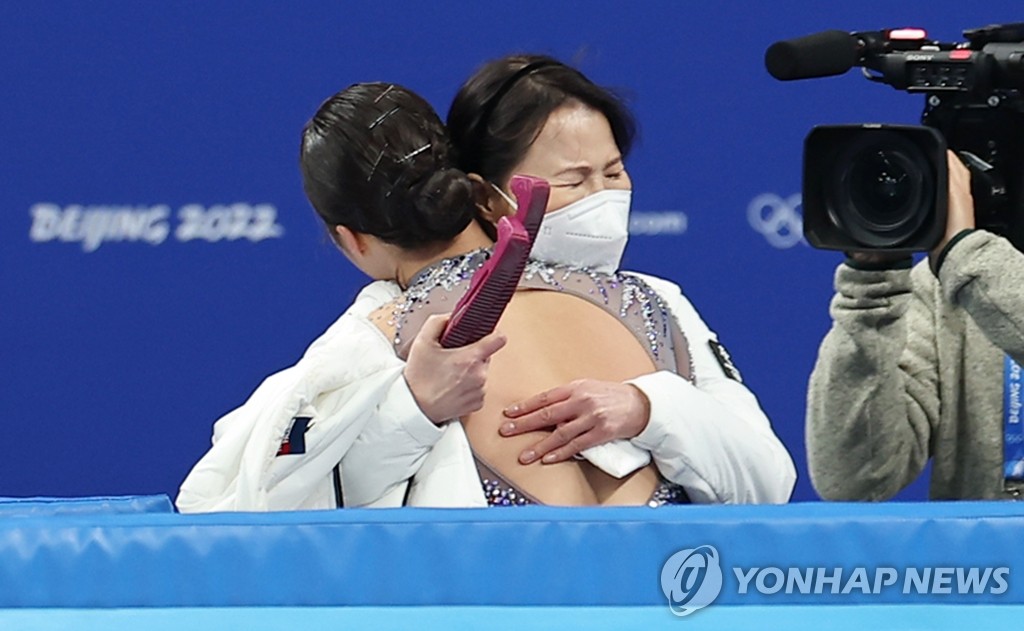 [올림픽] 피겨 유영 "경기 전 코치님이 뺨 찰싹…웃겨서 긴장 풀려"