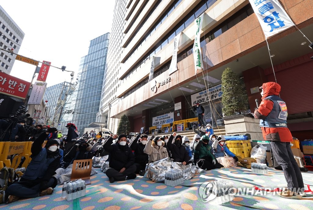 경찰, CJ대한통운 점거 노조원 8명 출석요구