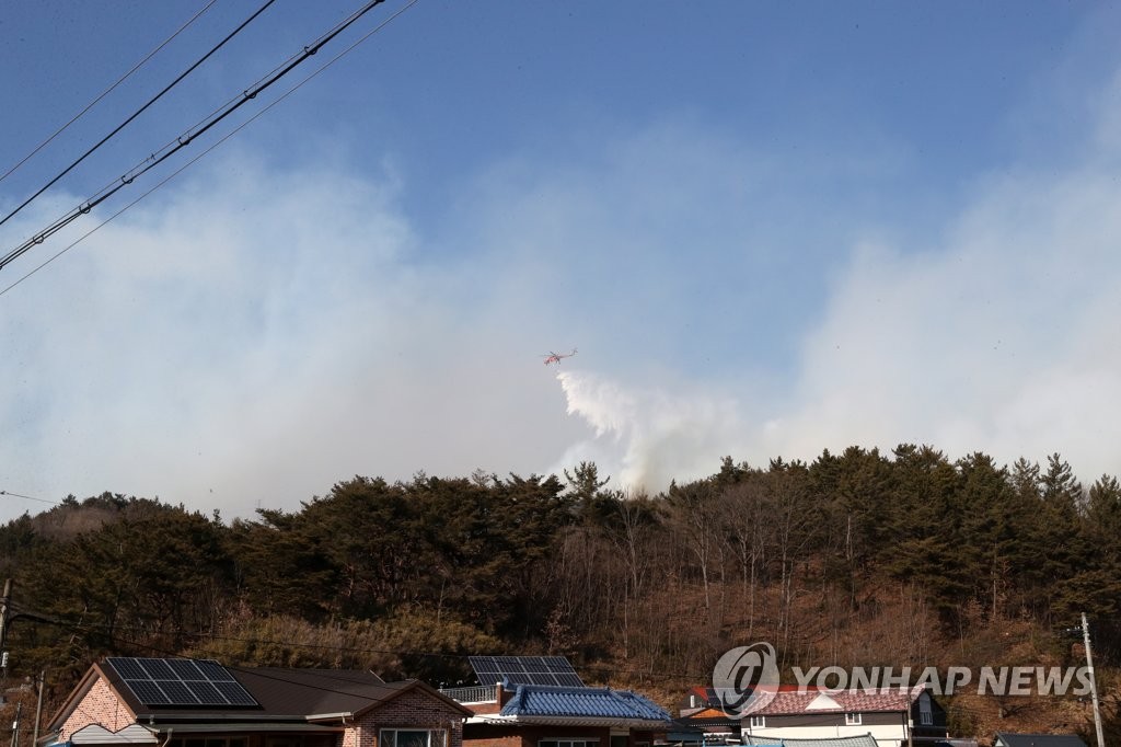 10㎞ 밖서도 보이는 연기 하늘 뒤덮어…화수리 주민 300명 대피