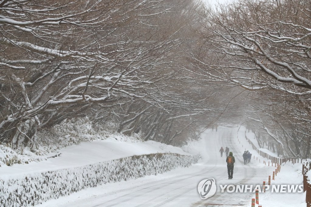 제주 밤부터 비 또는 눈…산지 예상 적설량 5∼15㎝