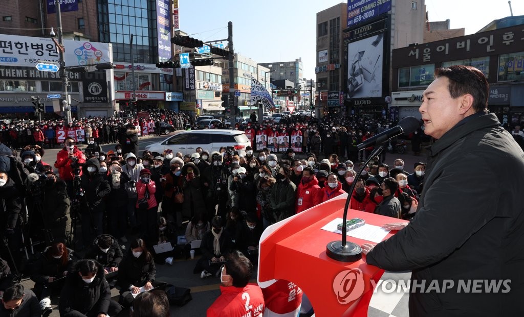 코로나에 한파까지…'강행군' 李·尹 건강관리 비상