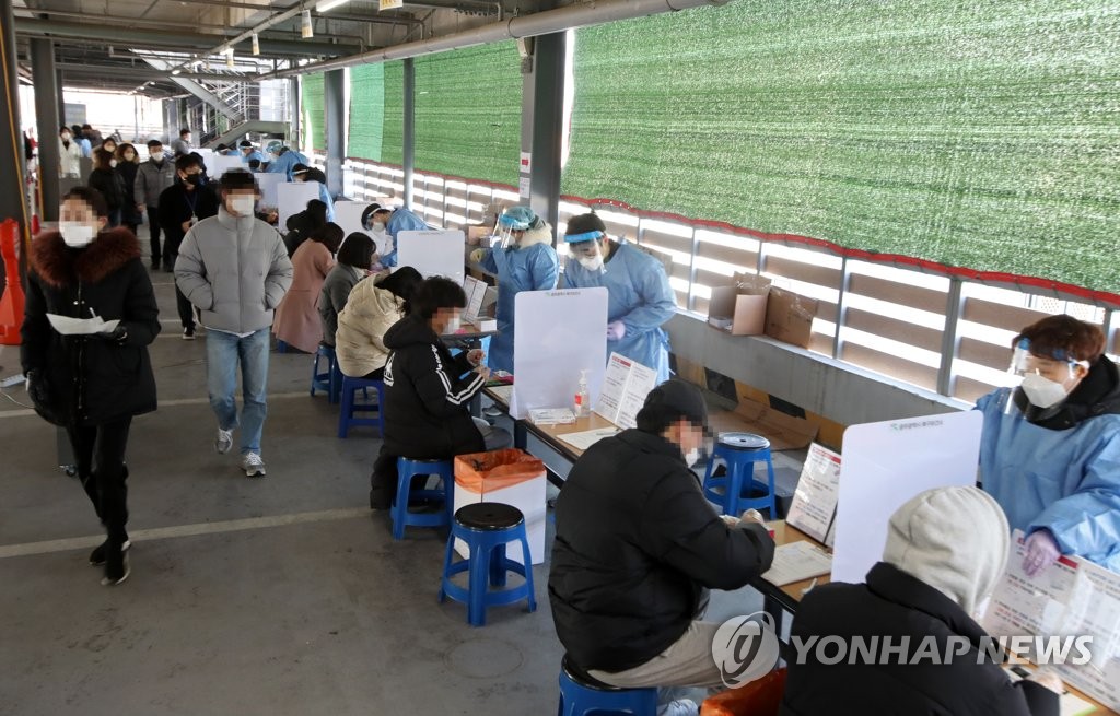 하루 PCR검사량 60만건 이상으로 증가…검사대상 확대