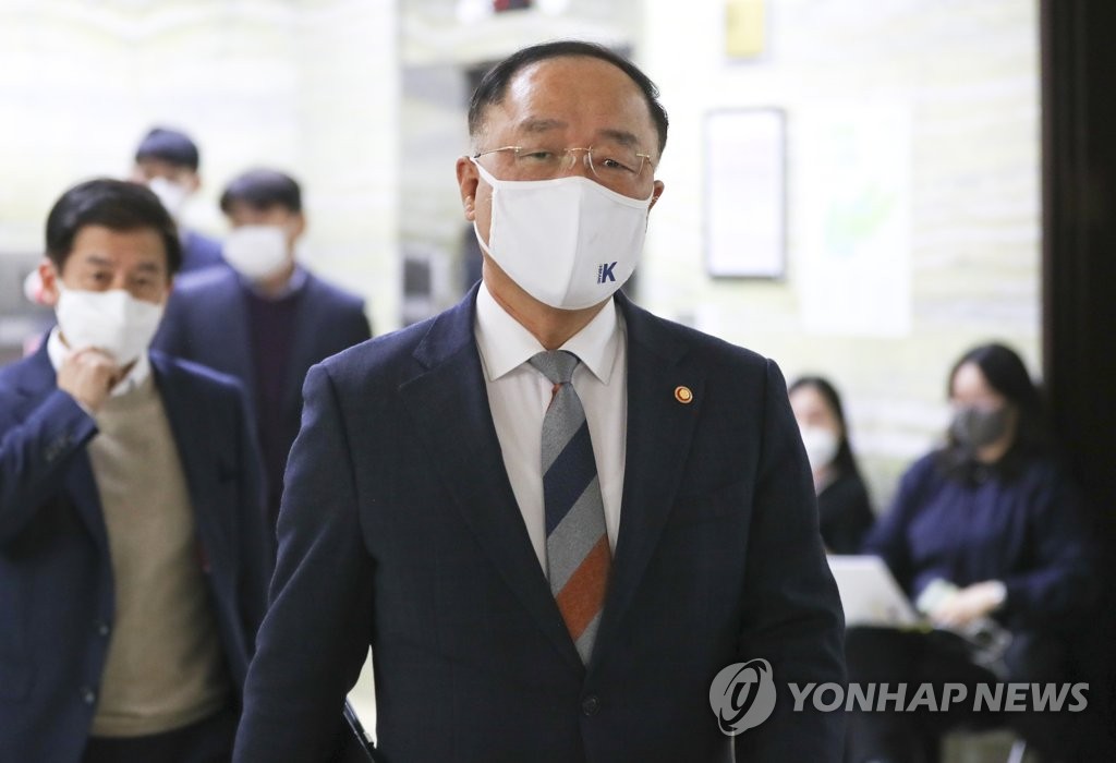 홍남기 "감내할 수 있는 추경 증액 규모 2조+α…정부 존중해야"