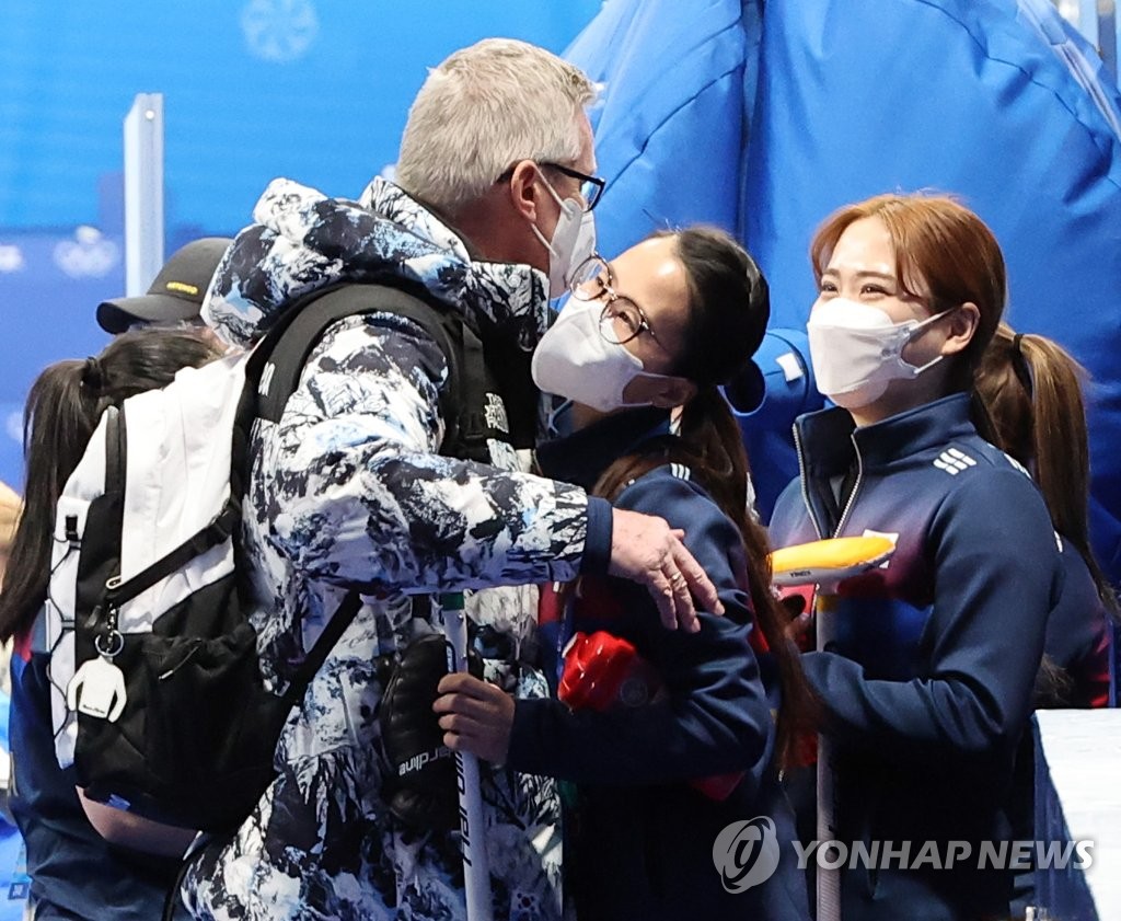 [올림픽] 4강 탈락에 눈물 글썽인 팀 킴 "응원 많이 해주셨는데…"