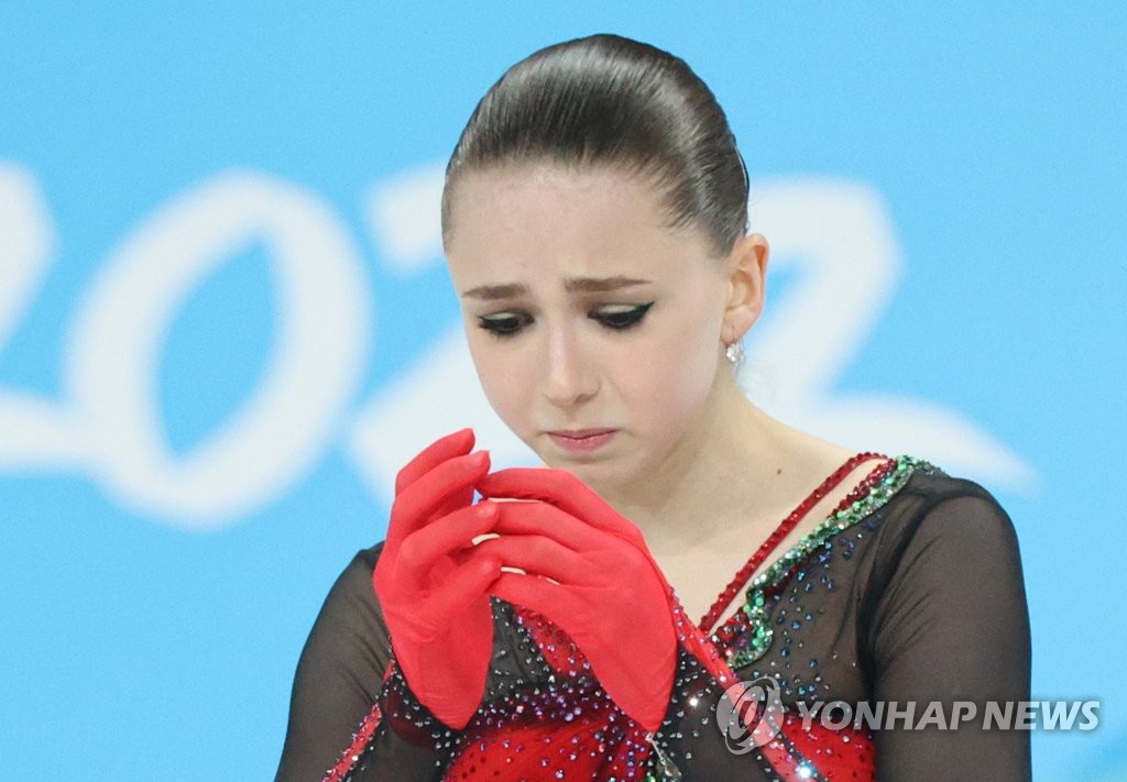 [올림픽] 발리예바 보듬은 러시아 피겨 대모 타라소바 "살인적 비난받아"