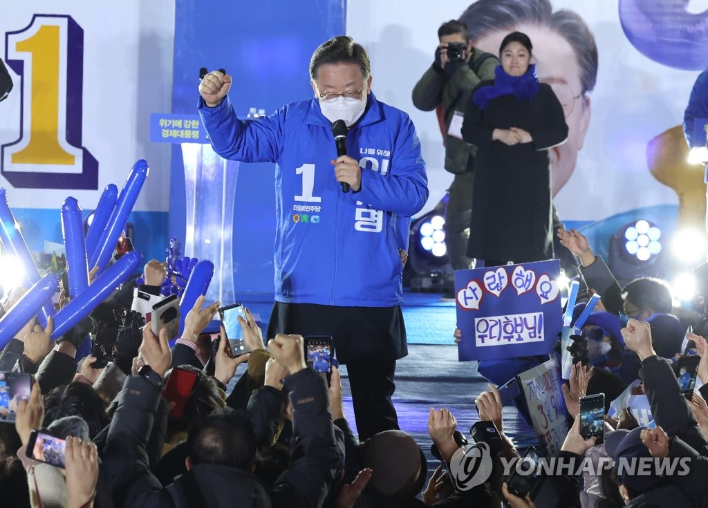 이재명 '쇼핑몰 없는게 광주정신이냐'는 질문에 "흑백논리 안돼"