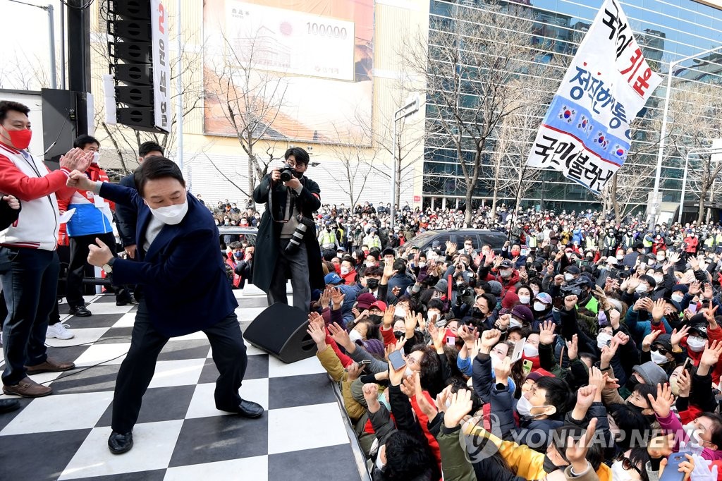 윤석열 "민주, 김대중·노무현 팔아 선거장사 이용"