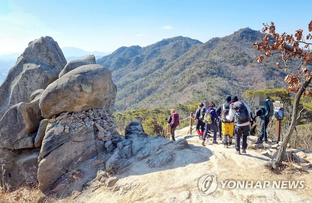 봄기운 물씬 묻어난 주말…전국 관광지 나들이객 몰려