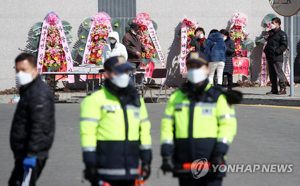 '박근혜 달성군 사저' 입주 준비…이삿짐 차량 드나들어