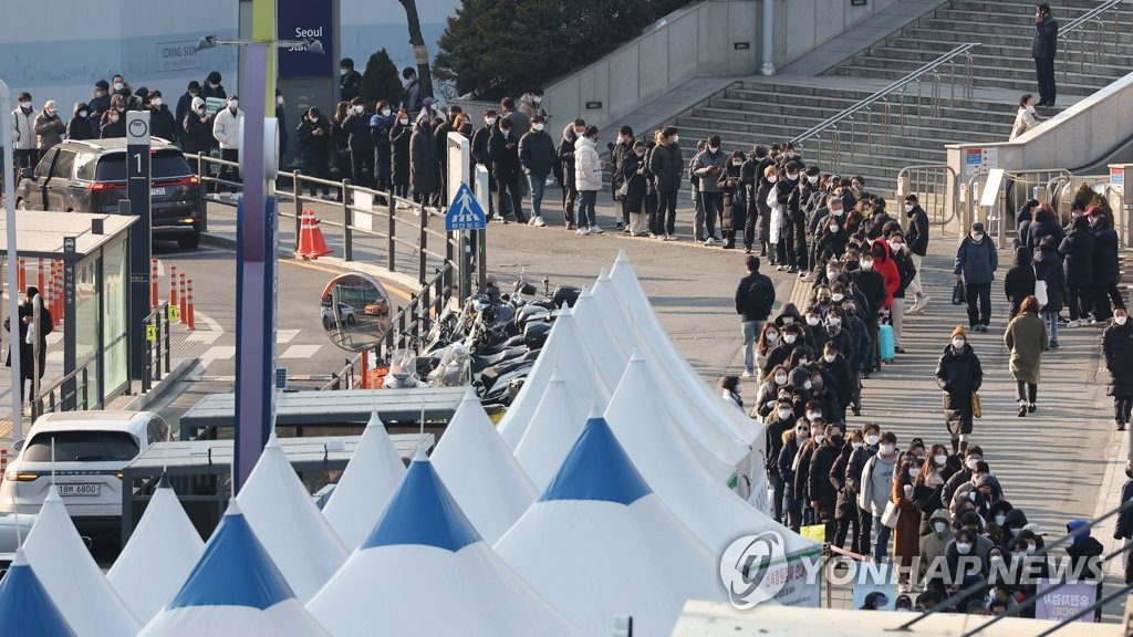 확진자 연일 16만명대…오미크론 확산속 사망자 증가세