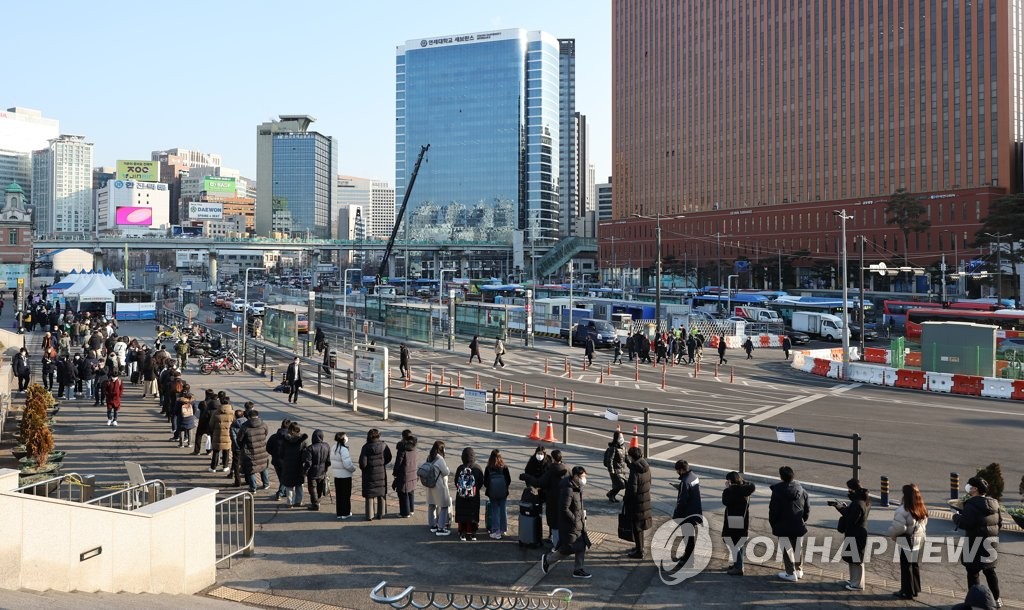 정부 "엔데믹 전환 과정"…현재 치명률 0.13%, 60세 이하는 0%(종합)