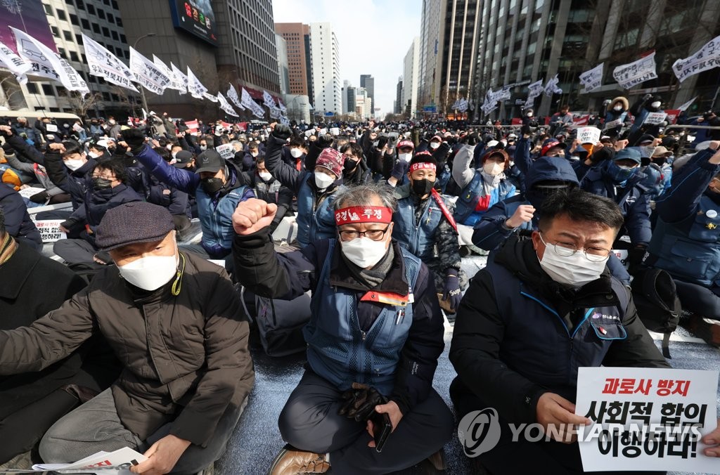 택배노조, CJ대한통운 농성 일부 해제…"마지막 대화 기회"(종합)