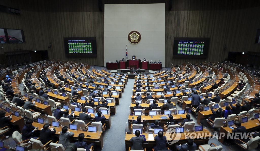 [3보] 국회, '16.9조 추경' 의결…332만명에 방역지원금 300만원