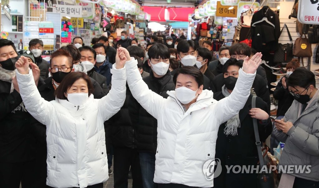 안철수 "존경받는 사람 정치 들어오면 바보 만들어 쫓아내" 비판