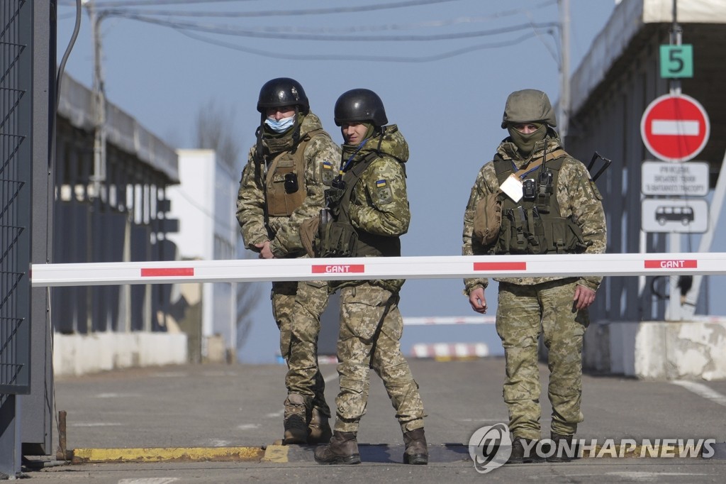 [우크라 일촉즉발]러 외무차관 "아직 돈바스에 군대 보내지 않을 것"