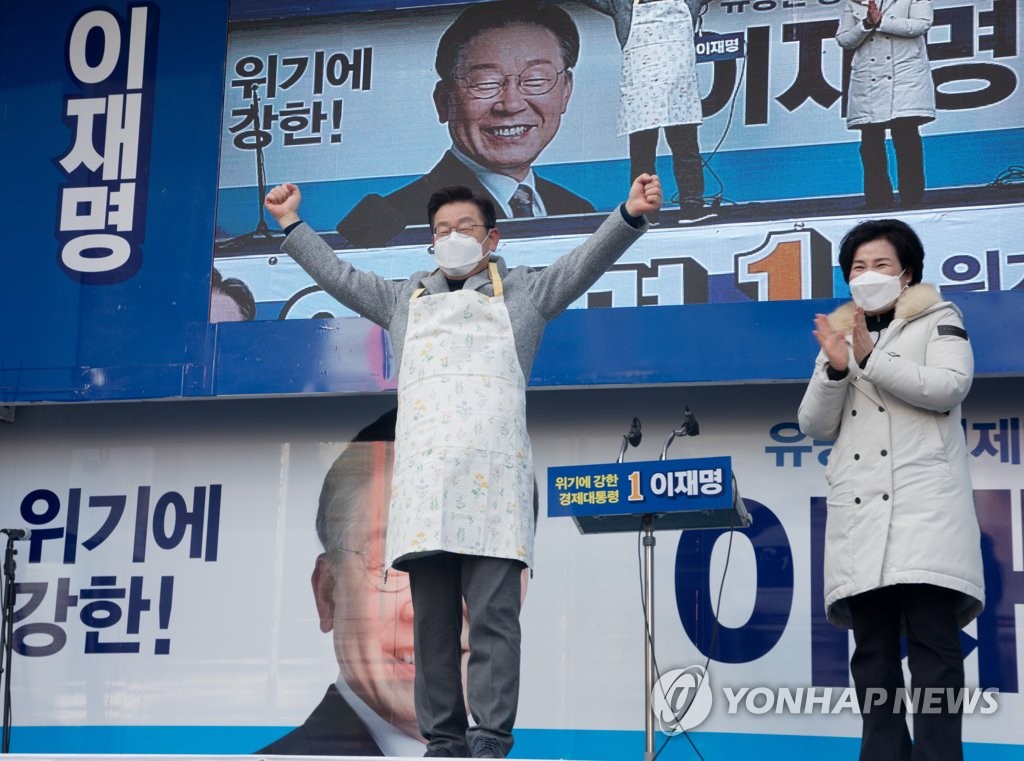 이재명 "직접지원으론 부족…매출 늘려줘야 골목에 피 돈다"