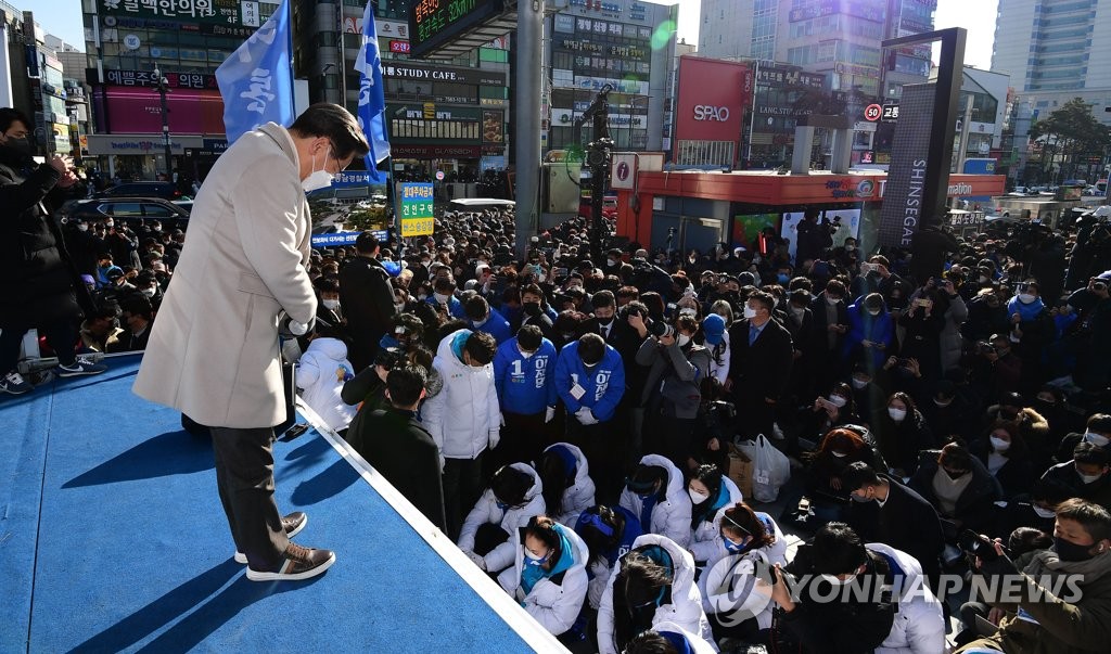 민생·통합카드 들고 중원 찾은 이재명…安에 "함께하자" 러브콜(종합)