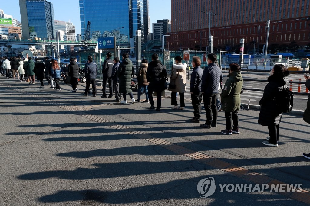 복지장관 "재택치료 응급대응 강화, 중앙의료원을 콘트롤타워로"