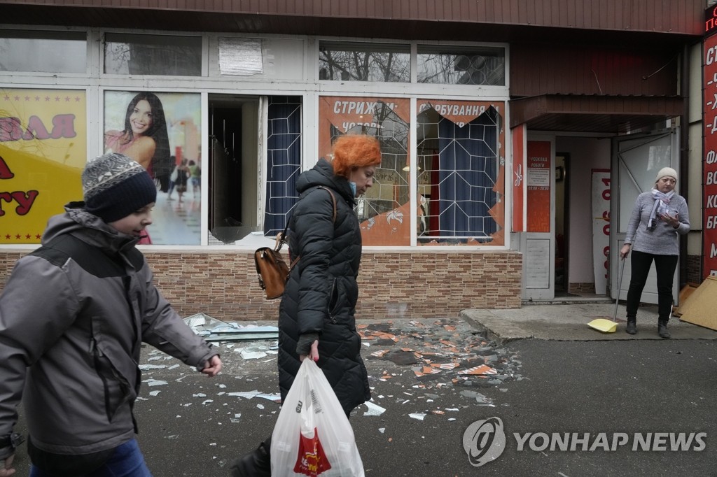 [우크라 침공] 교민 64명 육로로 안전지역 철수 추진