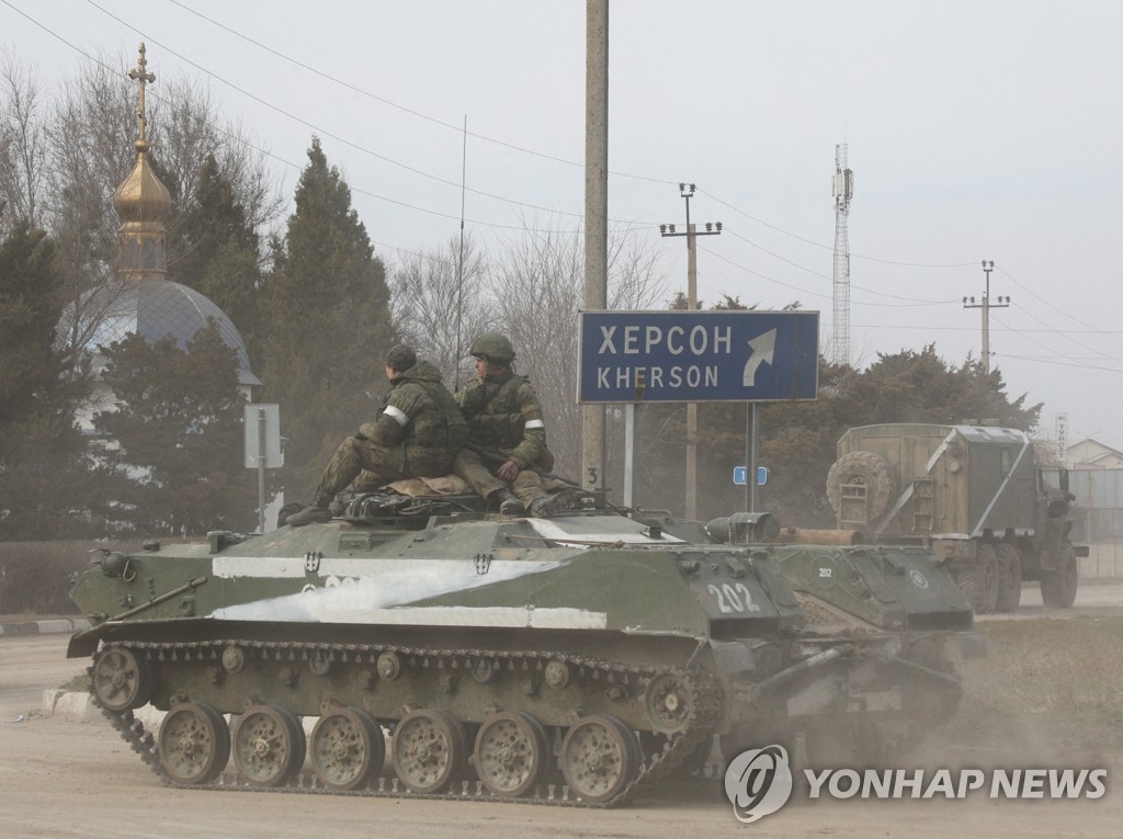 [우크라 침공] "예상보다 거센 저항에 러, 보급이 약점 될 것"