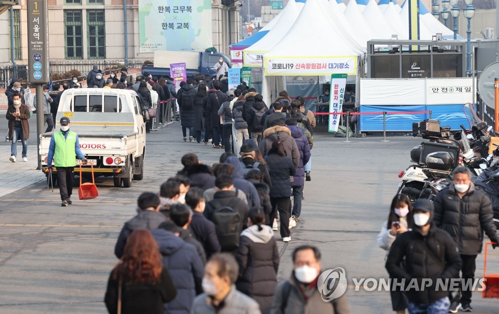 경남 어제 8899명 확진, 기저질환 3명 사망…재택 4만5천명대