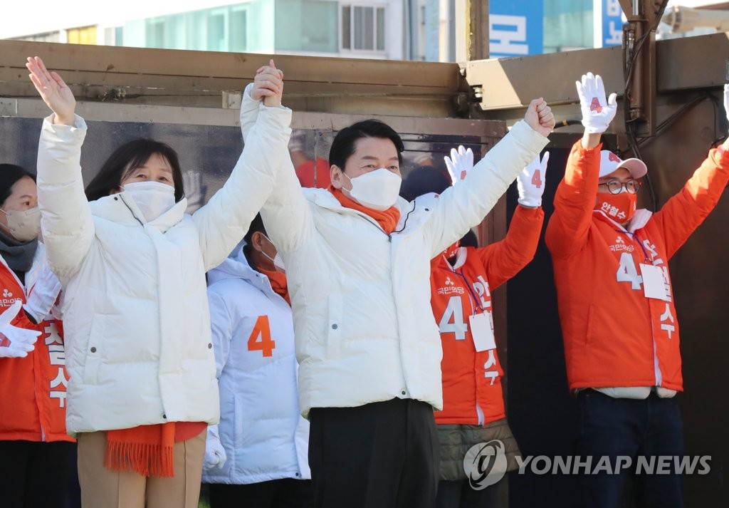 安, 尹겨냥 "우크라사태 답도 머리에 없는데 어떻게 대통령하나"