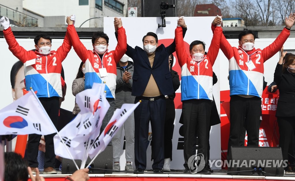 尹, 與·李겨냥 "버르장머리 없어져 국민을 선거공작 대상으로"(종합)