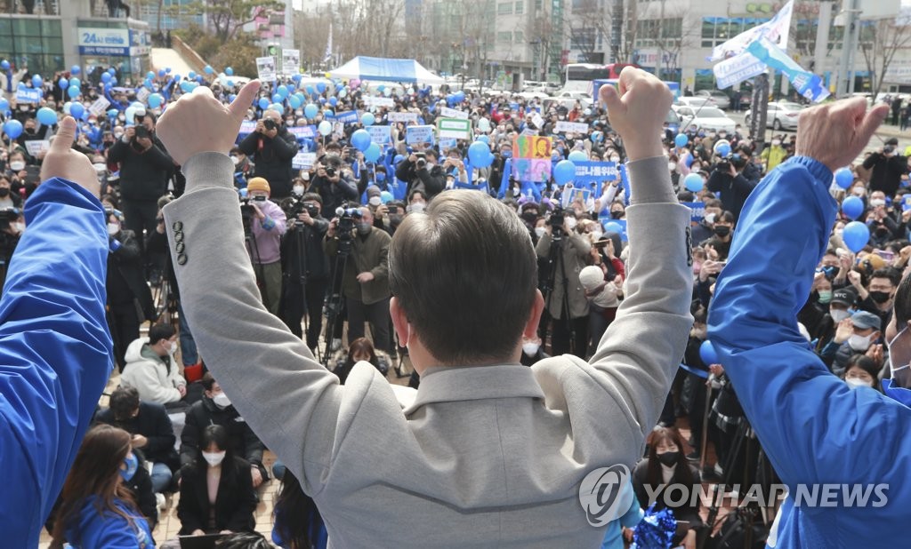 이재명 "박정희 산업화 공, 부인할수 없는 사실"…TK 6곳 강행군(종합2보)