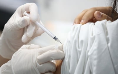 일본뇌염 백신 맞으려던 13세 남아…병원 실수로 화이자 백신 접종