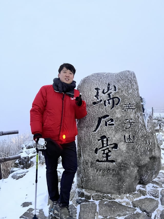 이준석 국민의힘 대표가 임인년 새해 첫날인 1일 광주 무등산에 올라 대선에서 호남 득표율 20% 이상을 달성하겠다는 각오를 밝혔다. / 사진=국민의힘 제공