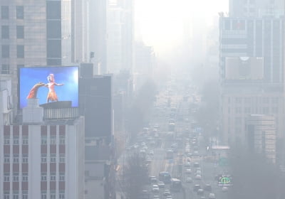  전국 흐리고 곳곳 미세먼지 '나쁨'…강원 산간 많은 눈