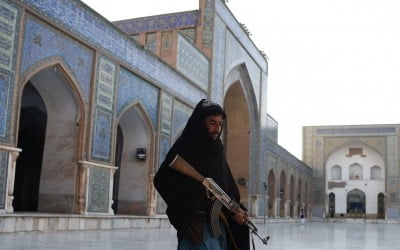 아프간 불륜 남녀, 이슬람 율법 따라 돌팔매질 당해 결국 사망