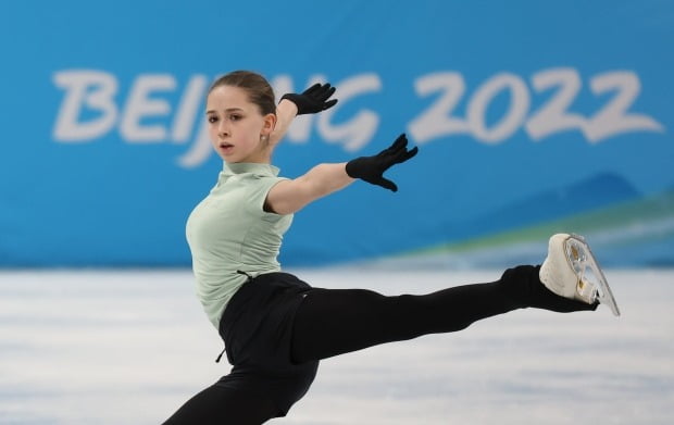 러시아올림픽위원회(ROC)의 카밀라 발리예바가 16일 중국 베이징 캐피털 실내경기장에서 공식훈련을 하고 있다. 사진=연합뉴스