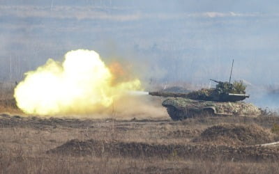 러시아軍 '위장 철수'였나…병력 증파한 뒤 우크라 접경서 포성