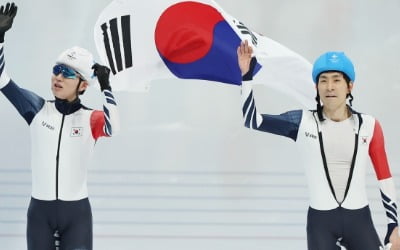 [속보] 빙속 정재원·이승훈, 男 매스스타트 은메달·동메달 쾌거