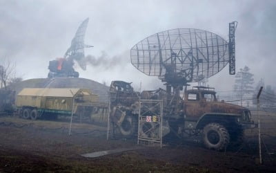 러시아, 우크라 키예프 인근 軍공항 공격…헬리콥터 3대 격추 