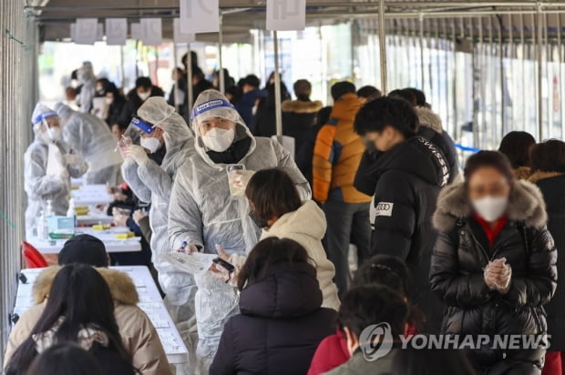 오후 9시까지 전국 이미 2만6273명 확진…내일 3만명 가능성