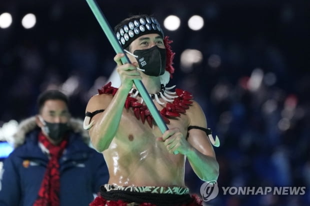 [올림픽] 아메리칸사모아 근육남·이탈리아 국기 단복…각양각색 선수단