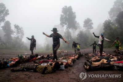 반군부 활동 자녀들과 '의절'하는 미얀마 부모들, 왜?