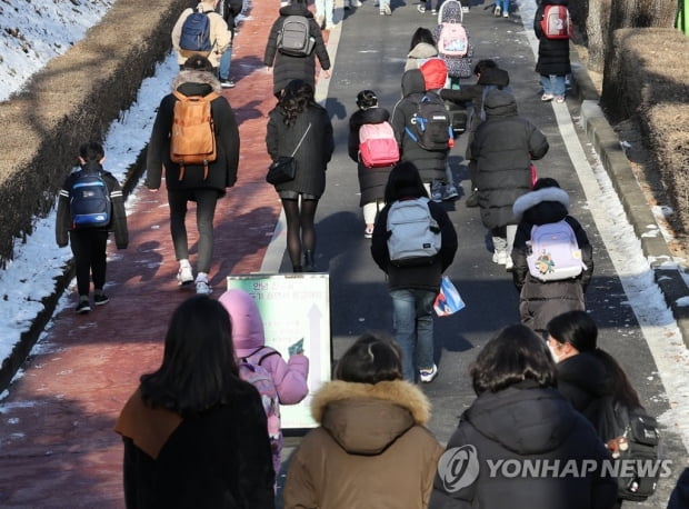 일괄 원격수업 전환 안한다…전교생 3% 확진 전까진 정상등교