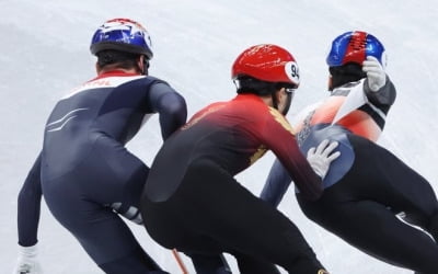 [올림픽] '도쿄 영웅'들도 열받았다…쇼트트랙 판정 논란에 당혹감