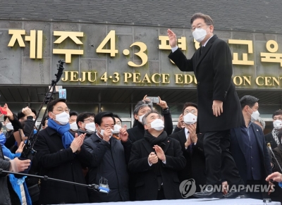 이재명, 安 '尹과 단일화' 제안 질문에 "지금은 민생 챙길때"