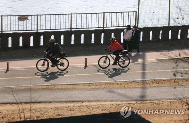 전국 곳곳 눈·비 내리는 밸런타인데이…낮 최고 13도