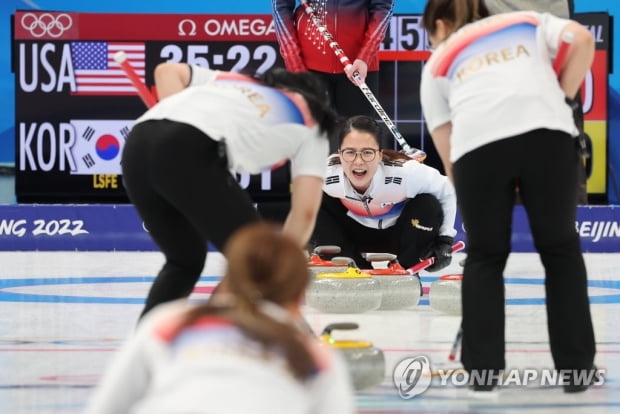 [올림픽] 컬링 팀 킴, 미국에 6-8 패배…2연패 빠져 공동 6위