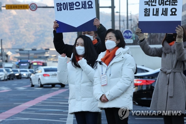 선거운동 첫날 이례적인 '배우자 실종'…공개 활동 나설까