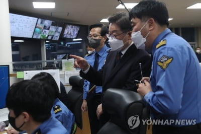 이재명, 선거운동 첫날 0시에 부산항 방문…"경제대통령 되겠다"