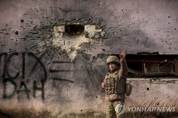 이미 전쟁터 된 우크라 동부…"끊임없이 포탄 떨어져"