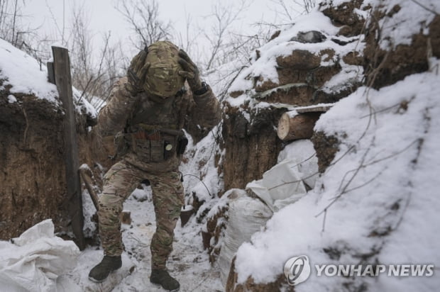 이미 전쟁터 된 우크라 동부…"끊임없이 포탄 떨어져"