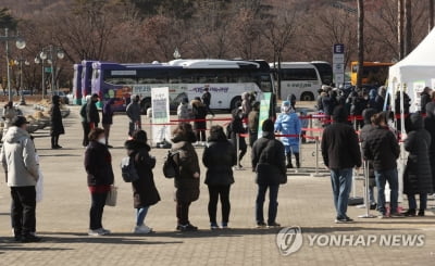 오후 6시까지 전국서 8만4024명 확진…어제보다 7533명 적어